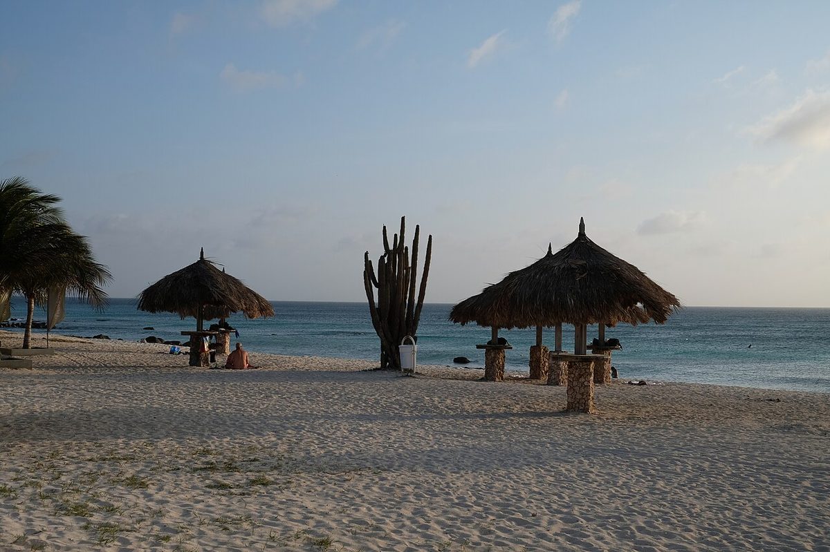 Turquoise Caribbean water and white sand at Arashi Beach, Aruba