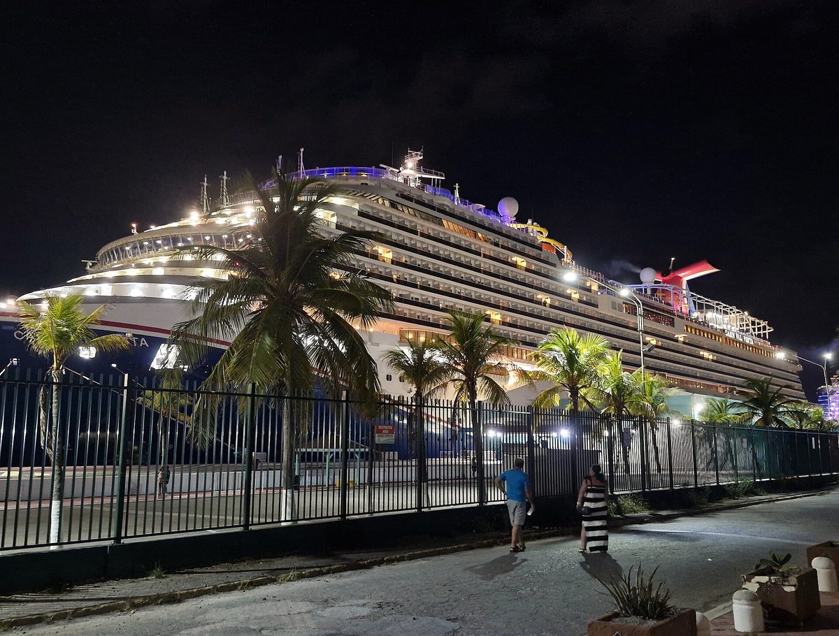 Cruise ships docked at the Oranjestad terminal, the starting point for one day in Aruba